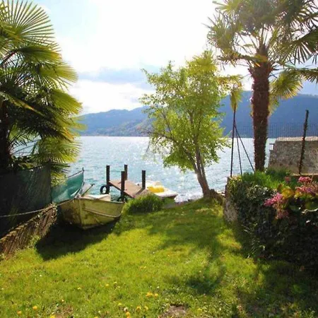 Apartment Il Glicine Con Darsena Privata A *