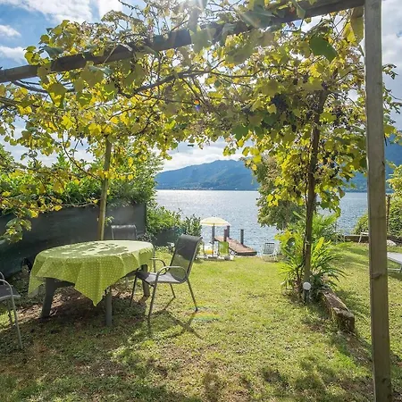 Apartamento Il Glicine Con Darsena Privata A Pettenasco